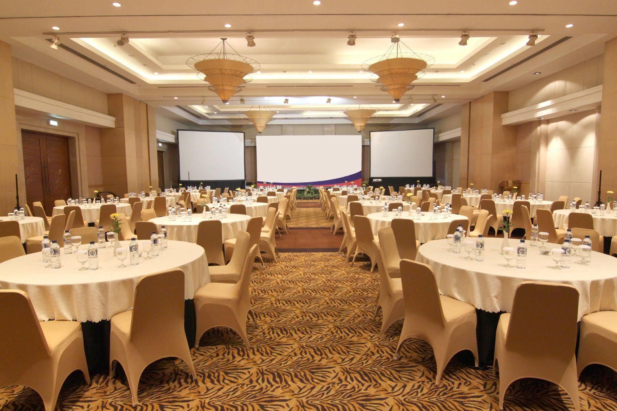 โรงแรมซานติก้าพรีเมียร์มาลัง มะลัง ภายนอก รูปภาพ