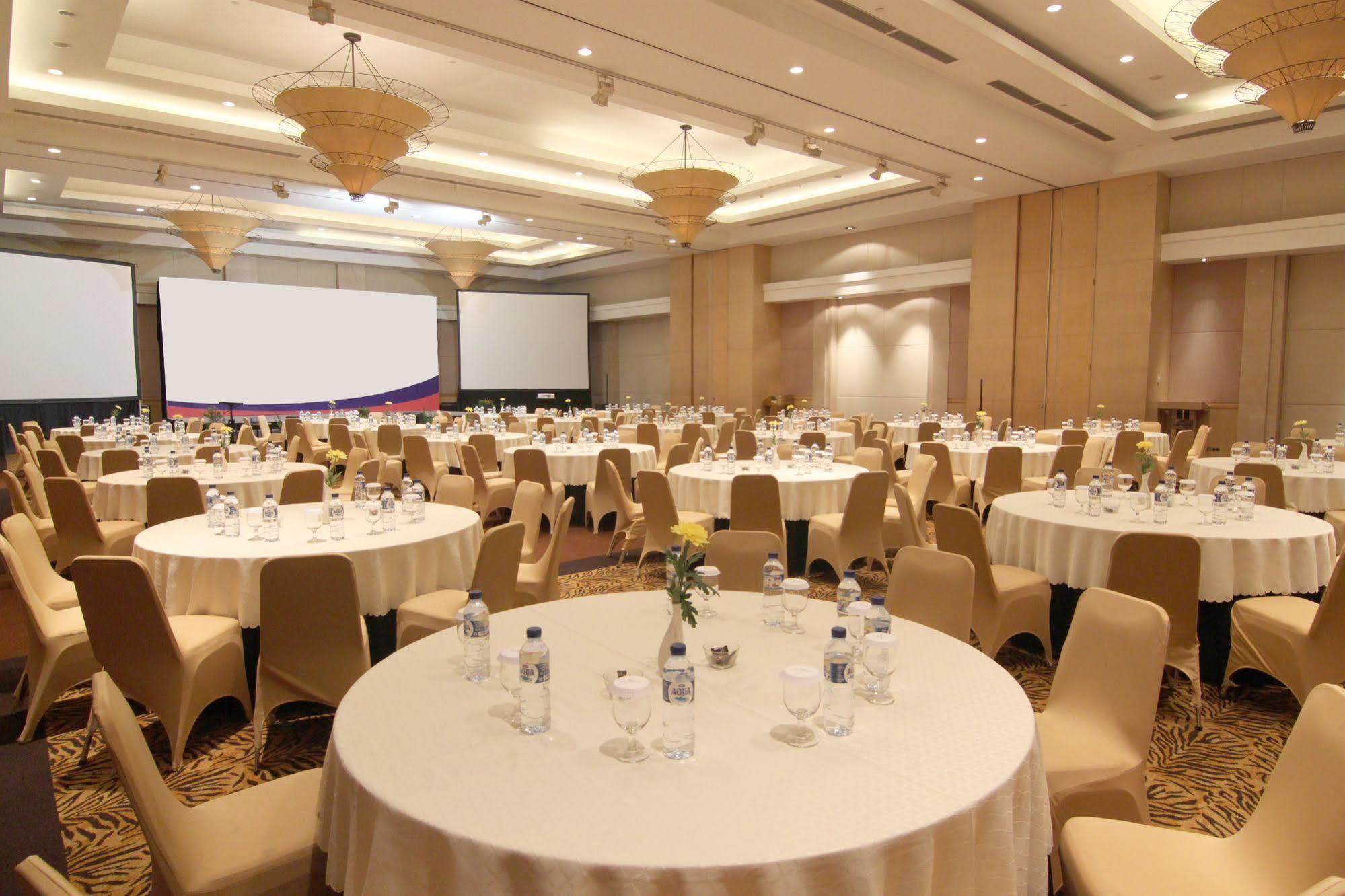 โรงแรมซานติก้าพรีเมียร์มาลัง มะลัง ภายนอก รูปภาพ